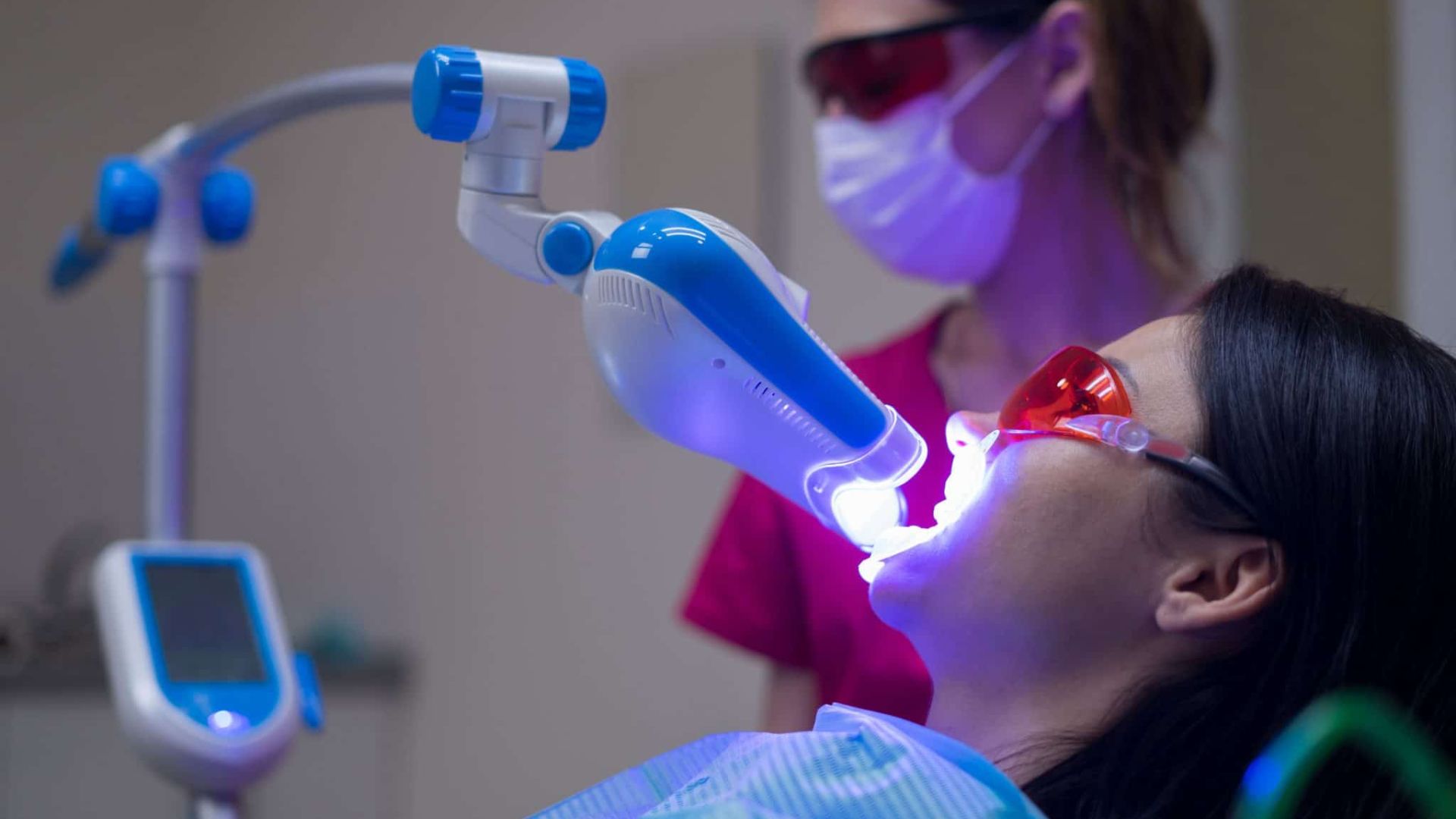 What Benefits Does Laser Teeth Whitening Clinic Offers?